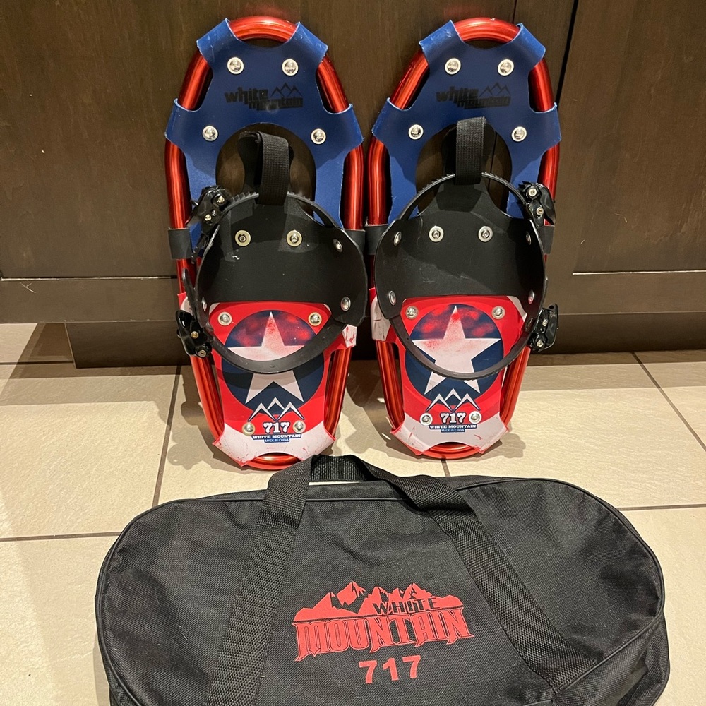 Child snowshoes with bag.  Max 50lbs